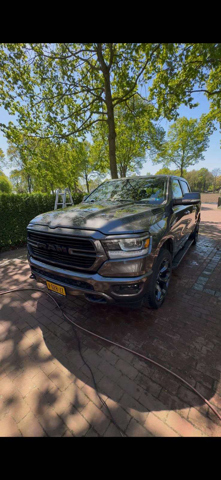 Gepoetste RAM 1500 pick-up na een handwas